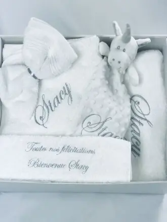 Coffret Naissance Brode Bienvenue Petit Gourmand - Lange et Bavoir